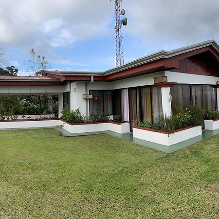 Las Pavitas Cottages La Fortuna Екстериор снимка