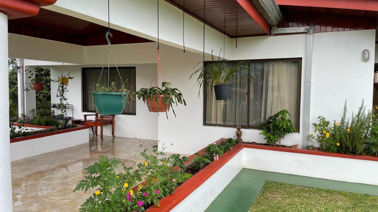 Las Pavitas Cottages La Fortuna Екстериор снимка